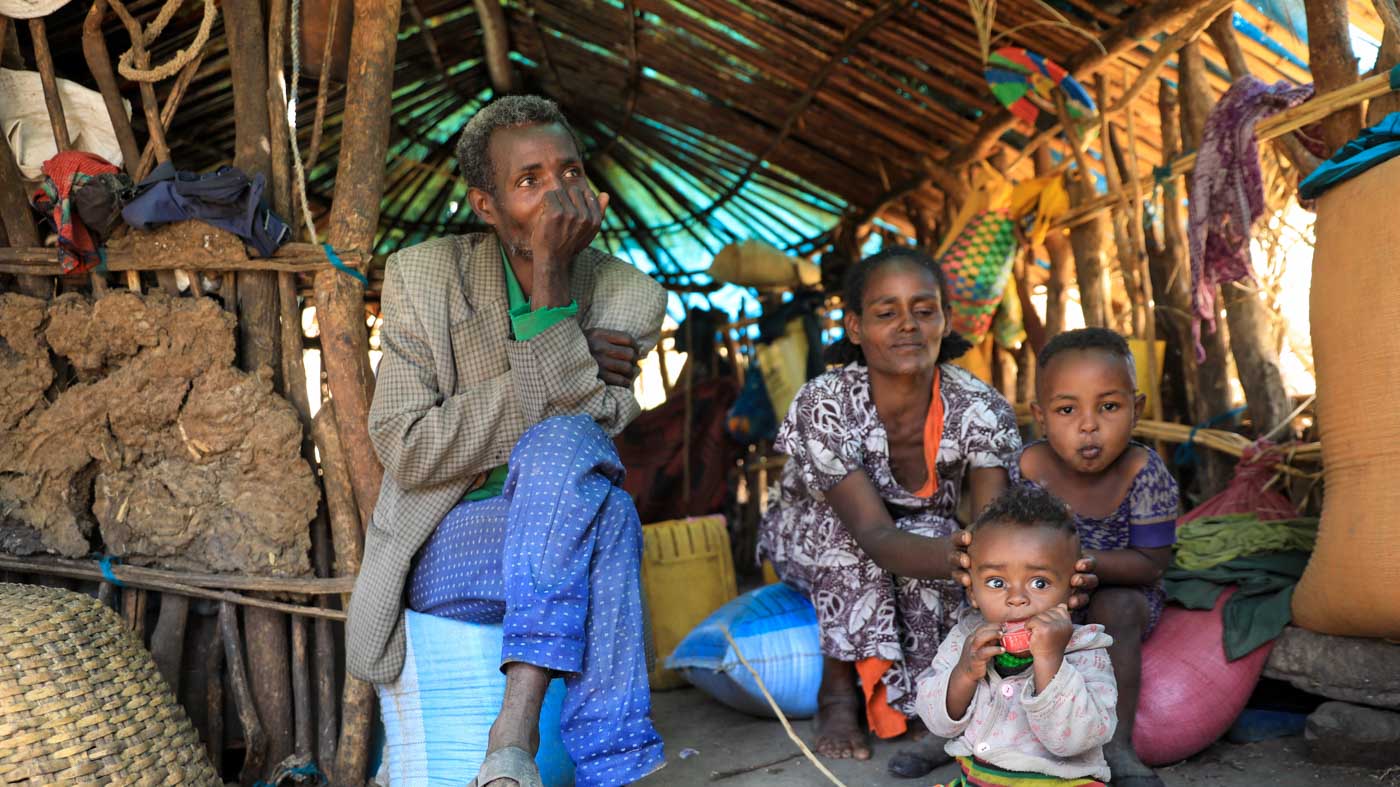 Familien in Äthiopien in ihrer Hütte